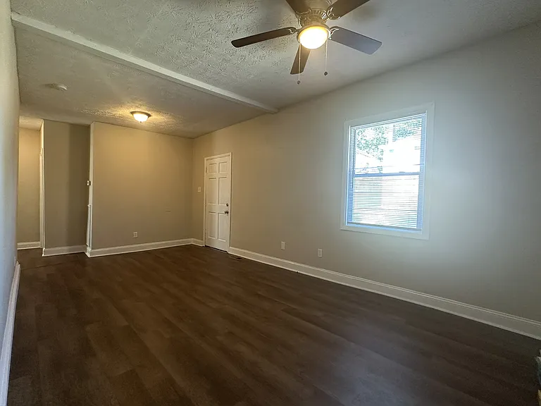 304 E 12th Ave — Photo 11