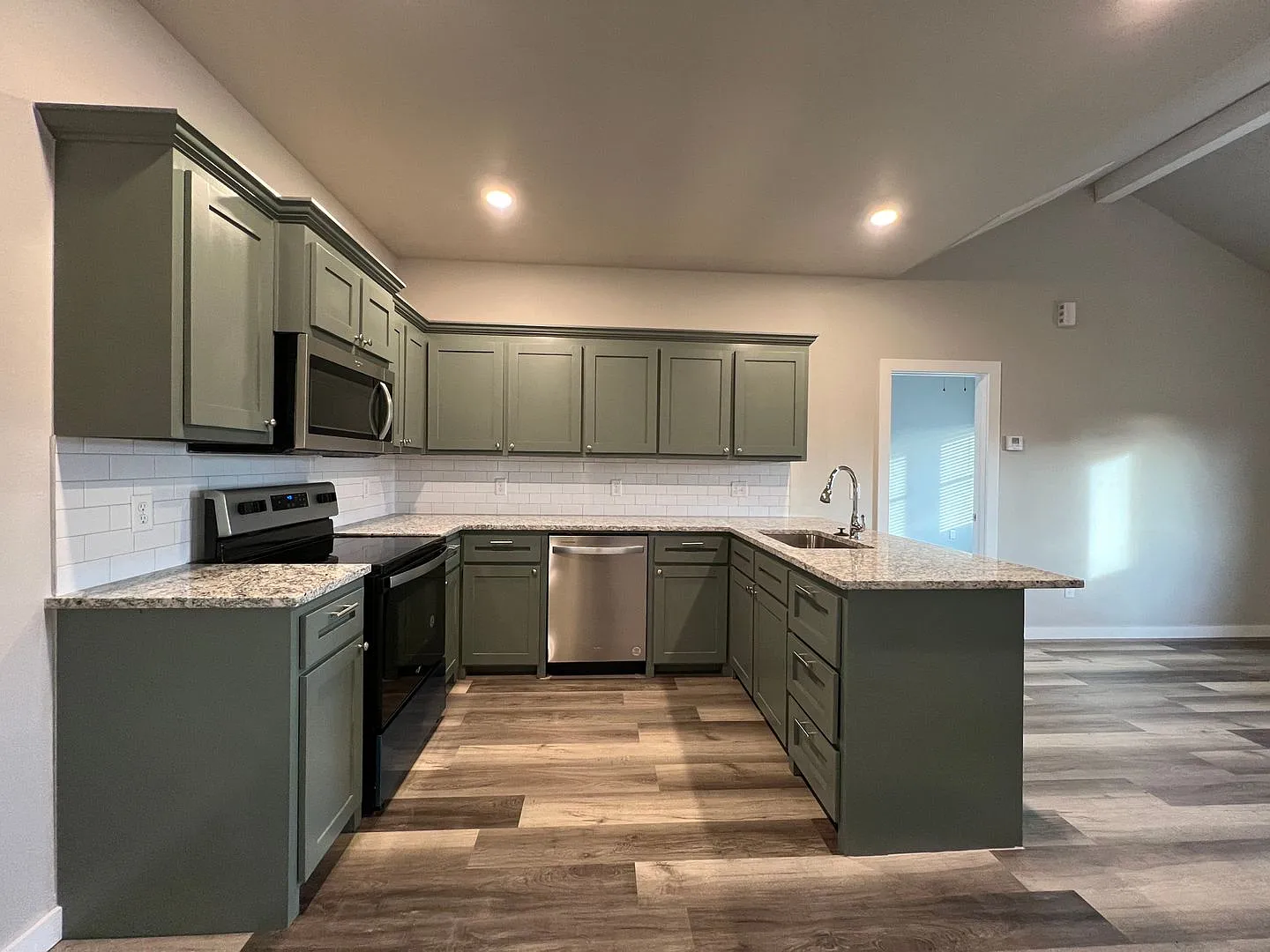 1128 W Iowa - Available Now! — Photo 3