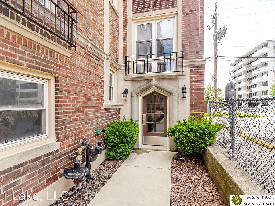 2nd image of 921.5 Lake St Unit 2S-B6
