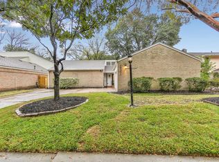 10311 Meadow Lake Ln, Houston, TX 77042