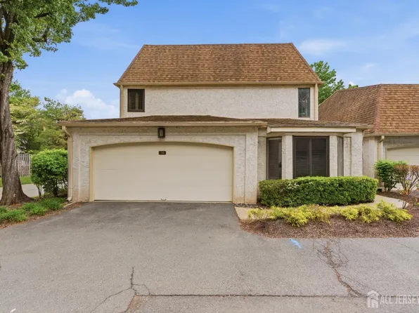 76 Carriage Pl, Edison, NJ 08820