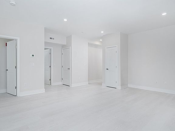 3rd image of 1540 N Shore Rd #305