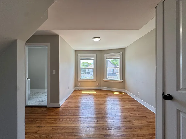 35 Dana St — Photo 6