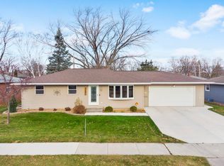 1190 Kenwood St, Green Bay, WI 54304