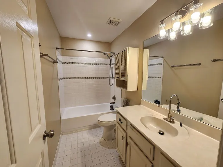 733 Woodland Pointe Pl — Photo 23