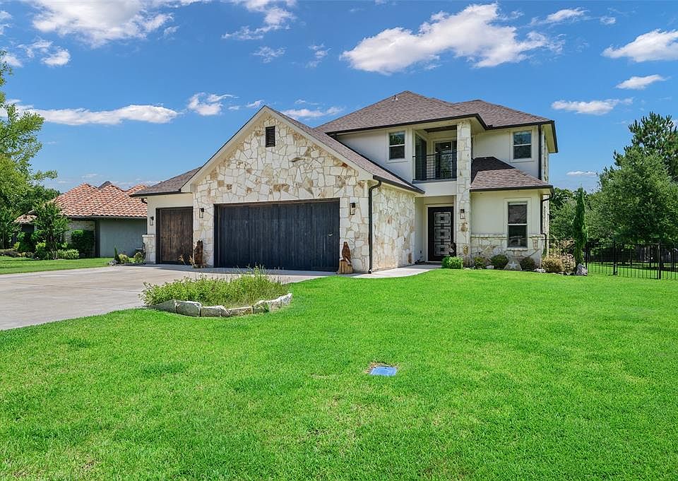 1st image of 208 Saint Andrews Dr