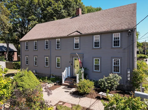 16 Elm St, Ipswich, MA 01938