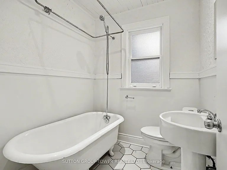 118 Castlefield Ave — Photo 21