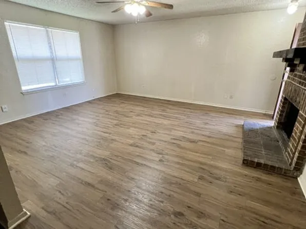 1051 Cottonwood Trl, Benbrook, TX 76126