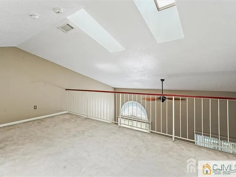 834 Edpas Rd — Photo 16