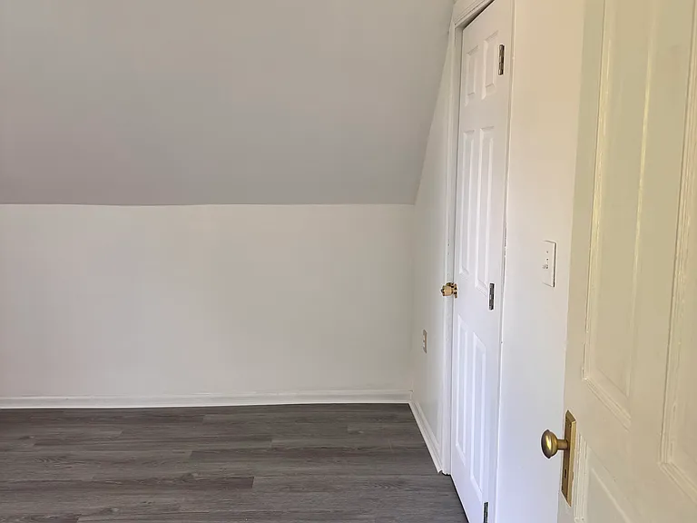 912 W 9th St — Photo 19