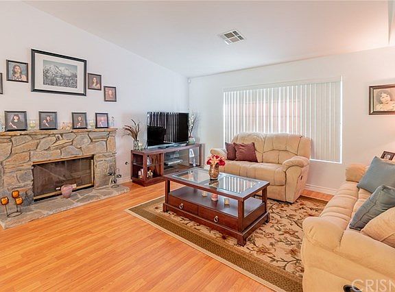 3rd image of 7719 Encino Ave
