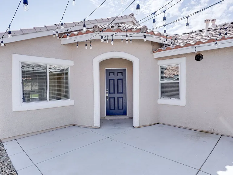 1088 Snow Roof Ave — Photo 2
