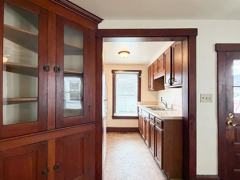 337 Duke St — Photo 7