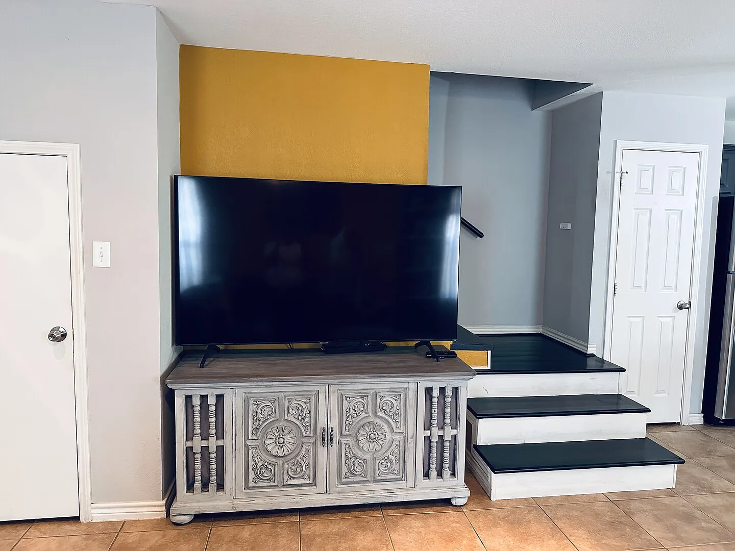 NEW Bishop Arts 3 BD + 2 BR Home Pets Welcome — Photo 2