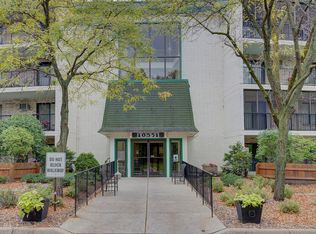 10531 Cedar Lake Rd APT 213, Minnetonka, MN 55305