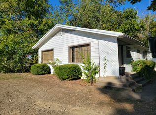 203 S Walnut St, Clarksville, TX 75426