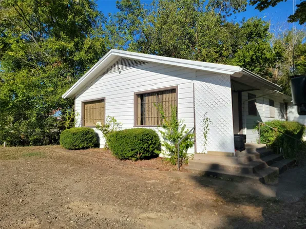 203 S Walnut St, Clarksville, TX 75426