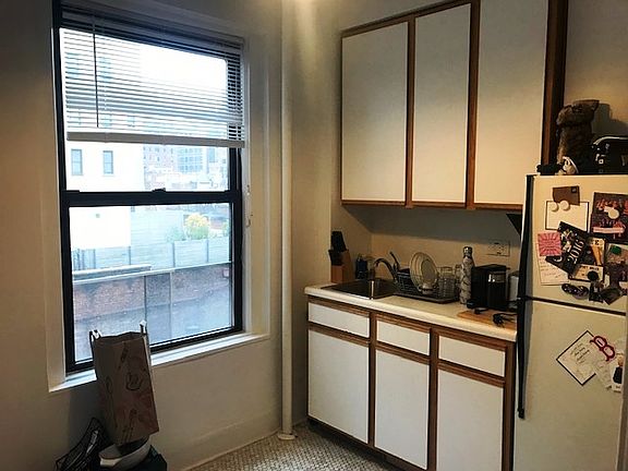 5th image of 325 W 77th St APT 8E