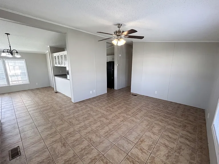 Grand Oaks at Liberty HIll — Photo 81