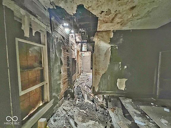 4th image of 1118 N Oxford St