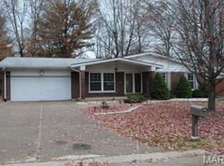 13900 Invicta Dr, Florissant, MO 63034