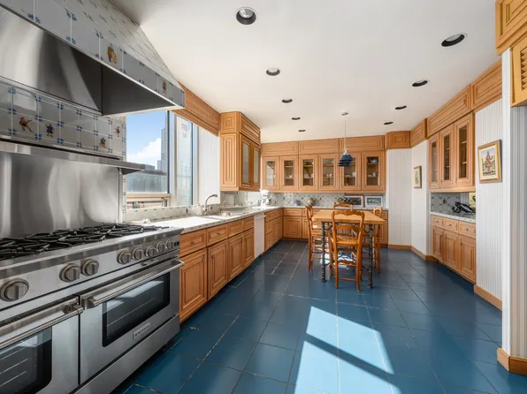 15 West 53rd Street image 14 of 26