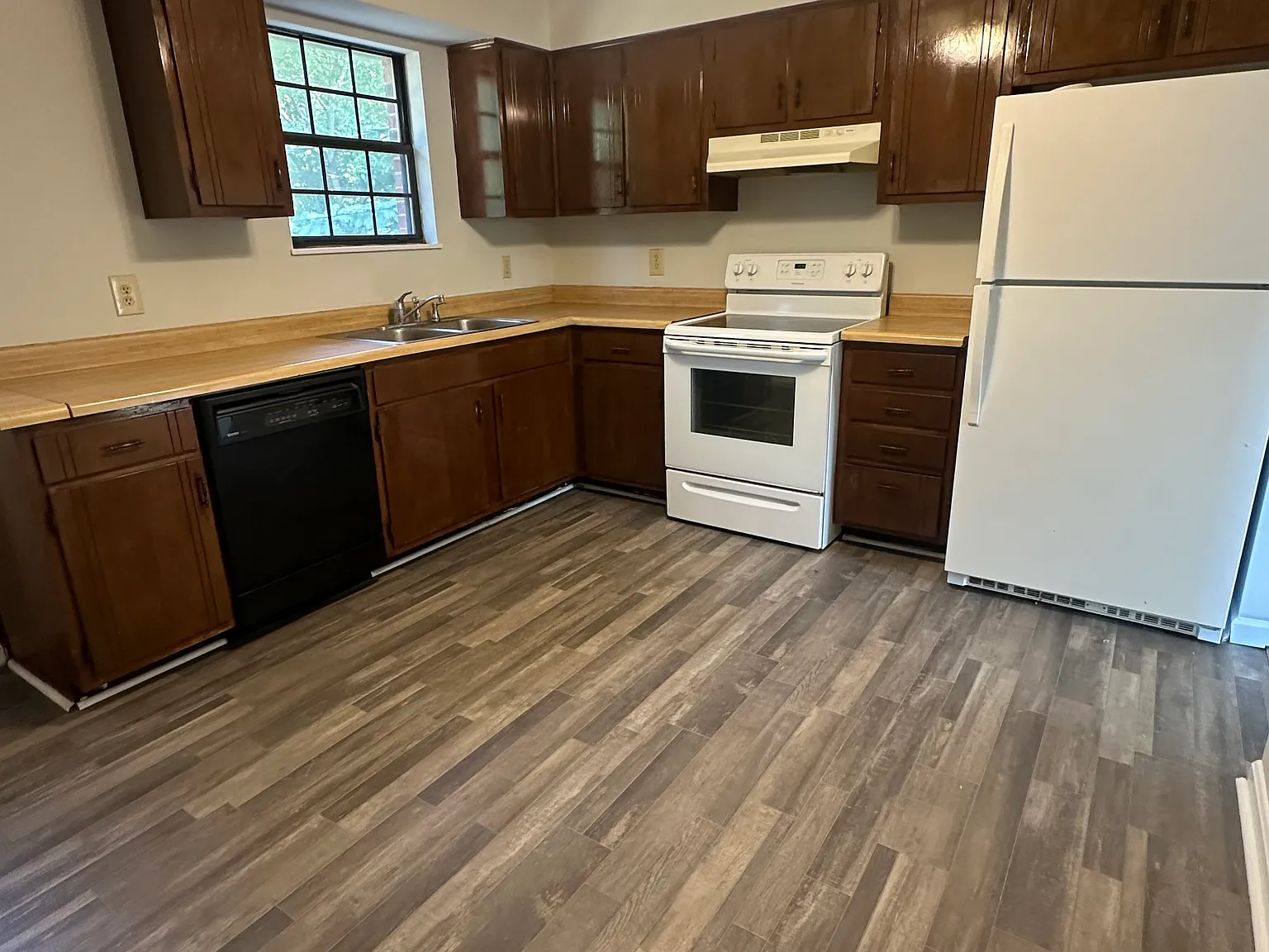 4 bed, 1674 sqft, $1,600 — Photo 2