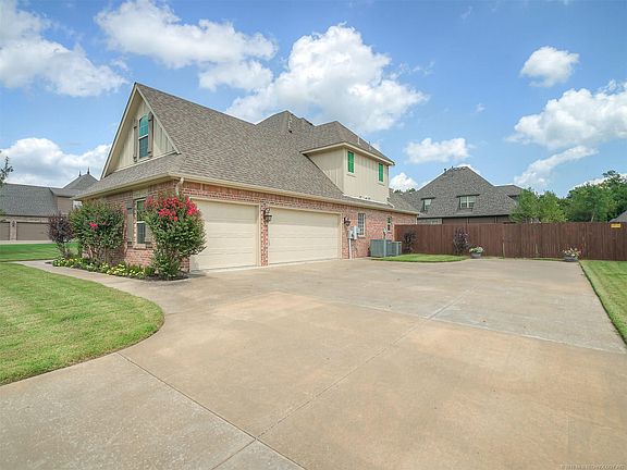 3rd image of 7503 S Sycamore Pl