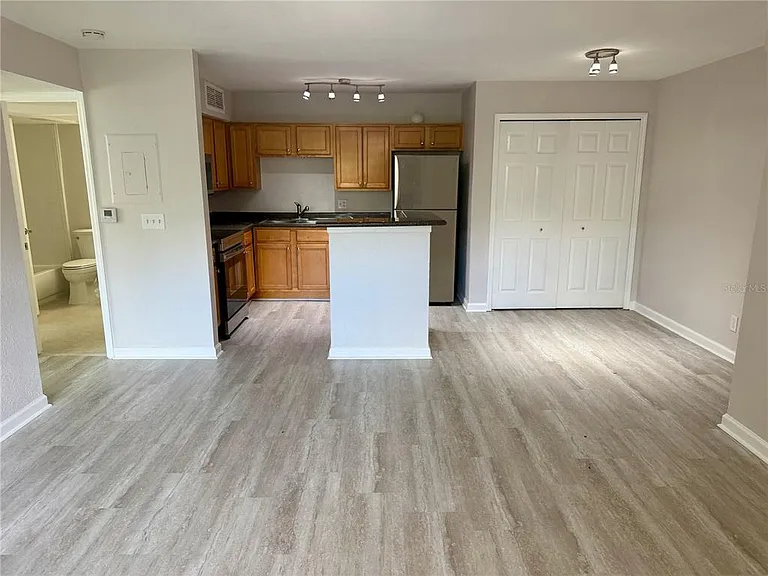 375 Lake Ontario Ct #203 — Photo 2