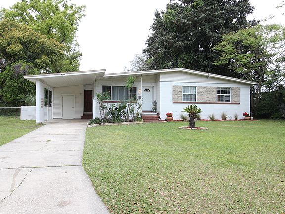 3rd image of 2720 Columbine Dr N