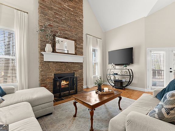 5th image of 3211 The Trail Rd