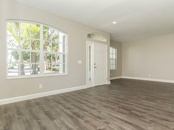 3rd image of 13050 Lakehurst Ct