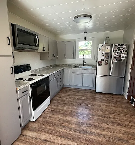 910 Valley View Dr — Photo 3