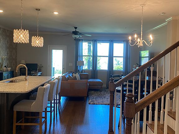 3rd image of 3053 Sassafras Ln
