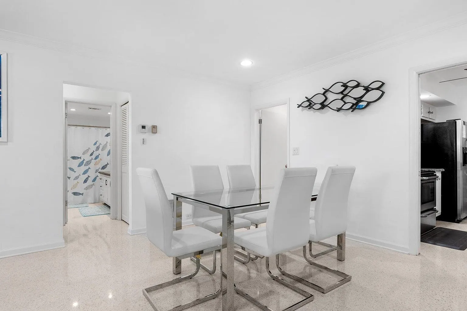 2 bed, 2.0 bath, 1392 sqft, $7,000 — Photo 4