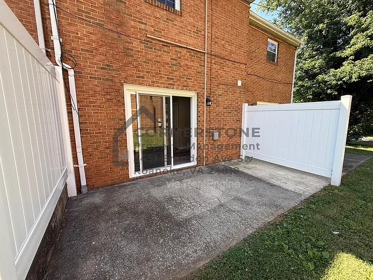 1902 Yeager Ave NE #4 — Photo 12