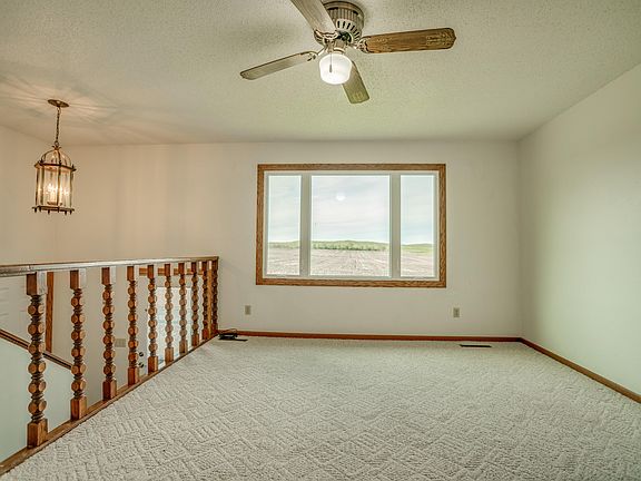 4th image of 710 E Pine Ave