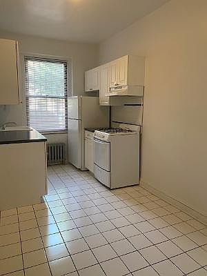 2nd image of 417 40th St APT A5