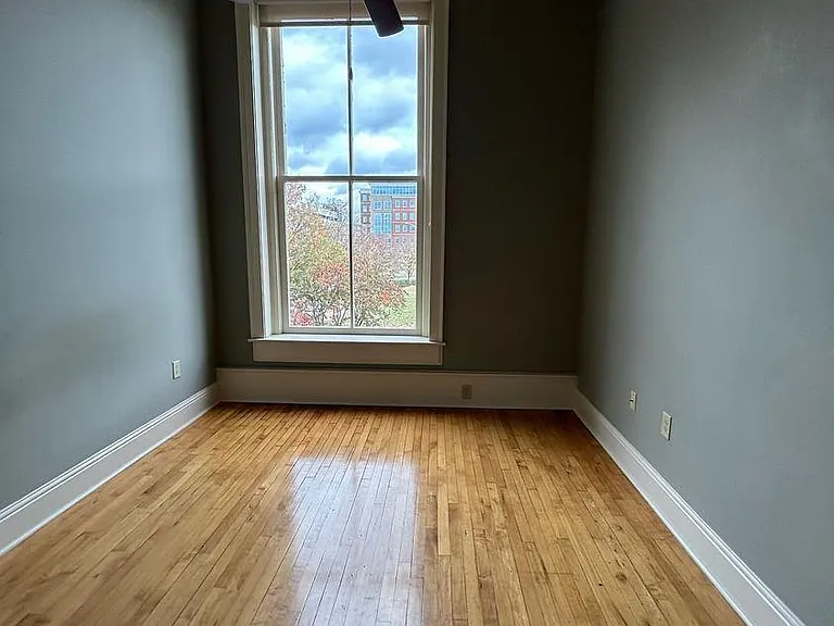 370 Cherry St — Photo 3