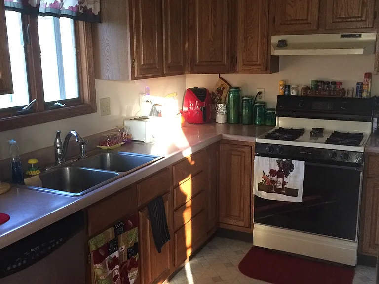 214 Green Ave — Photo 6