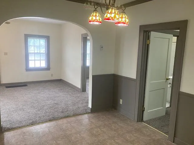 414 W Crawford Ave — Photo 5