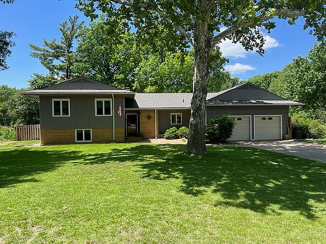 1st image of 2905 N Meadowlake Dr