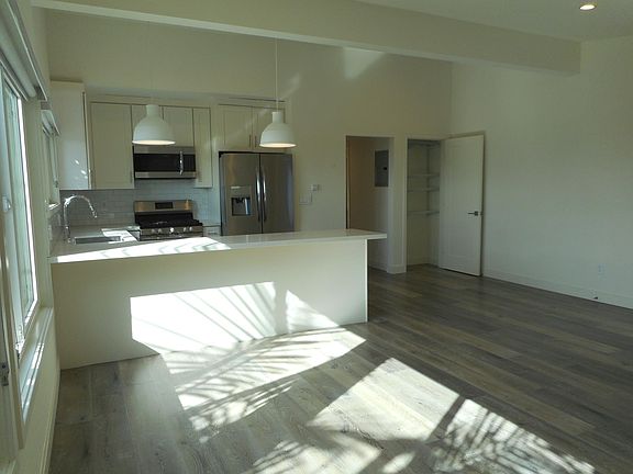 5th image of 312 Calle Miramar