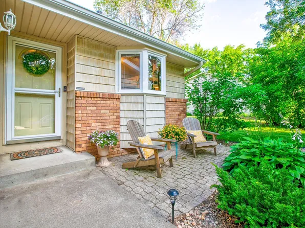 5130 Cottonwood Ln N, Plymouth, MN 55442