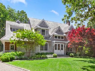25 Dune Alpin Dr S, East Hampton, NY 11937