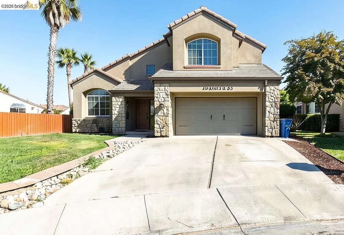 3 bed, 2.5 bath, 2368 sqft, $3,695 — Photo 1