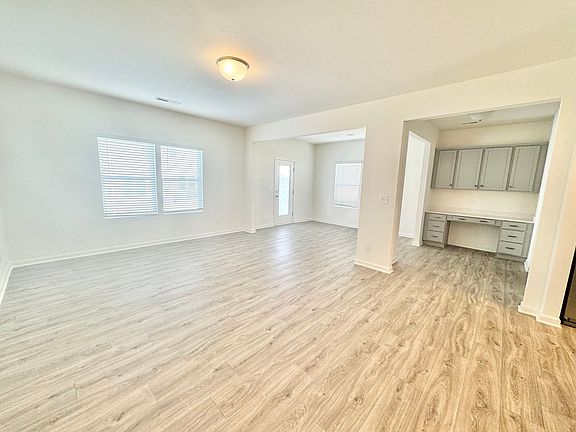 5th image of 103 Luna Ln