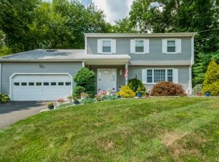 29 Sterling Rd, Trumbull, CT 06611