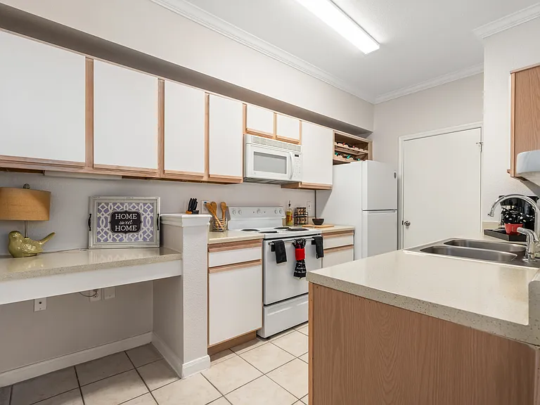 Saddle Brook Apartments — Photo 9